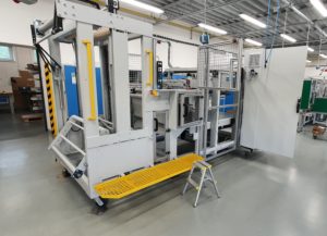 Textilní řezací stroj